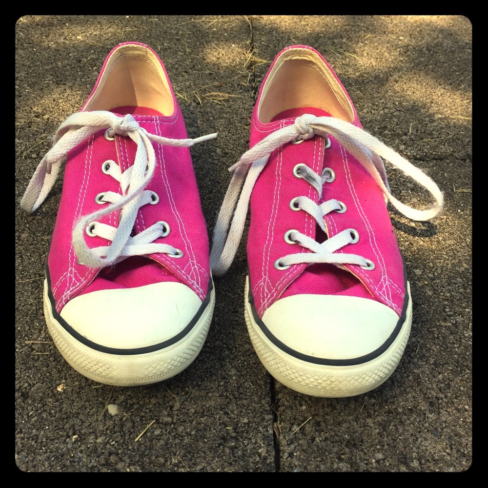 Converse all star low tops in a raspberry color.